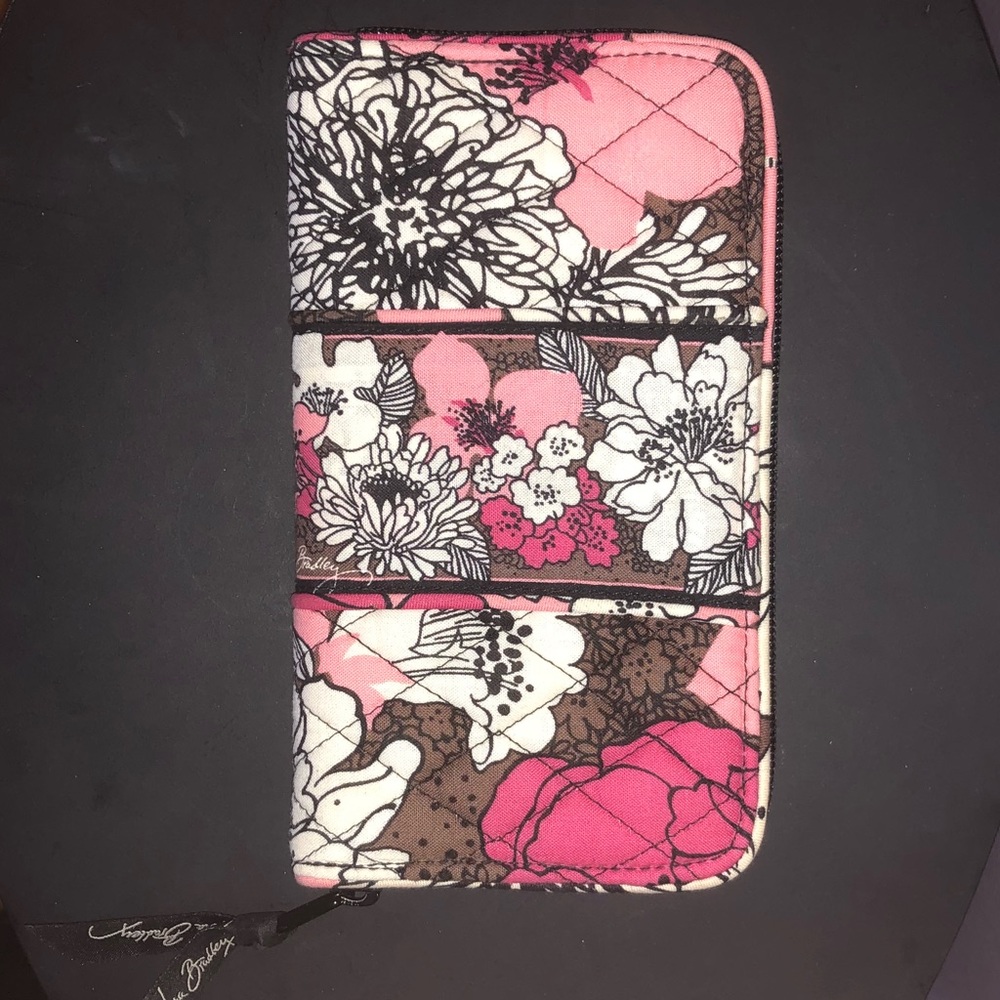 Vera Bradley Wallet in the pattern Mocha Rouge